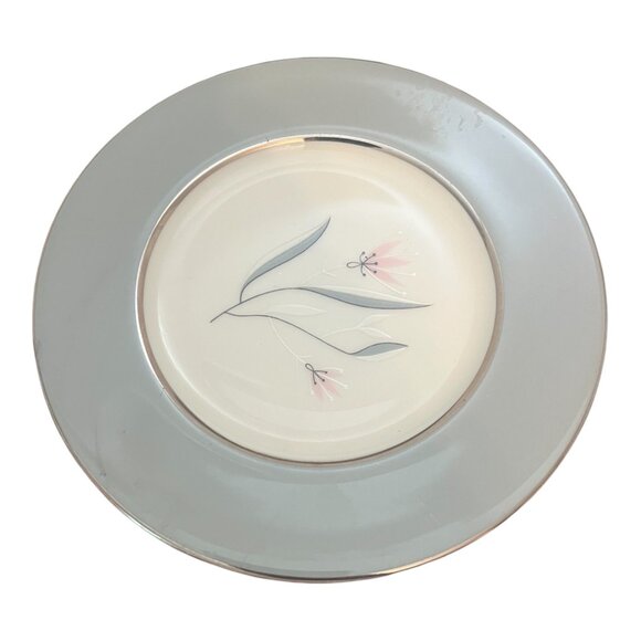 Flair Castleton Collection Bread and Butter Plates Set of 8 Silver Gray Floral - Picture 7 of 9